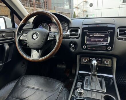 Белый Фольксваген Туарег, объемом двигателя 3 л и пробегом 220 тыс. км за 17700 $, фото 10 на Automoto.ua