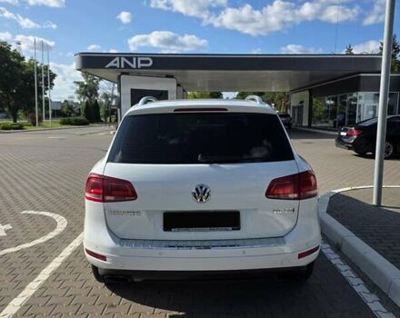 Белый Фольксваген Туарег, объемом двигателя 3 л и пробегом 216 тыс. км за 24000 $, фото 2 на Automoto.ua