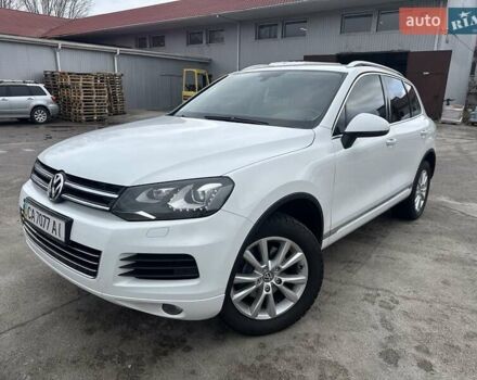 Белый Фольксваген Туарег, объемом двигателя 2.97 л и пробегом 192 тыс. км за 17000 $, фото 1 на Automoto.ua