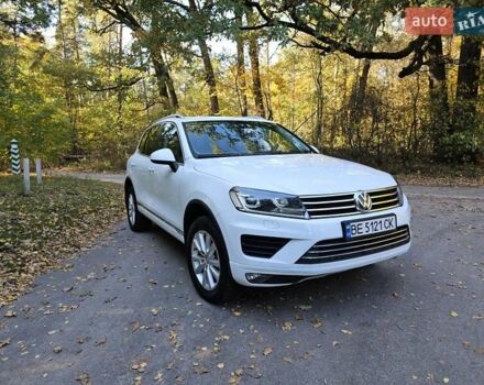 Белый Фольксваген Туарег, объемом двигателя 2.97 л и пробегом 110 тыс. км за 18000 $, фото 2 на Automoto.ua