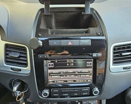 Белый Фольксваген Туарег, объемом двигателя 2.97 л и пробегом 110 тыс. км за 18000 $, фото 27 на Automoto.ua