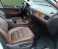 Белый Фольксваген Туарег, объемом двигателя 2.97 л и пробегом 290 тыс. км за 18000 $, фото 17 на Automoto.ua