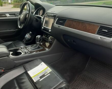 Білий Фольксваген Туарег, об'ємом двигуна 3 л та пробігом 146 тис. км за 25000 $, фото 9 на Automoto.ua