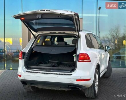 Білий Фольксваген Туарег, об'ємом двигуна 3 л та пробігом 239 тис. км за 19300 $, фото 16 на Automoto.ua