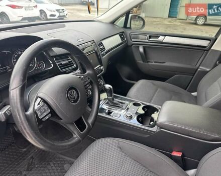 Белый Фольксваген Туарег, объемом двигателя 2.97 л и пробегом 192 тыс. км за 17000 $, фото 14 на Automoto.ua