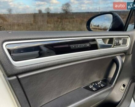 Белый Фольксваген Туарег, объемом двигателя 2.97 л и пробегом 226 тыс. км за 18888 $, фото 16 на Automoto.ua