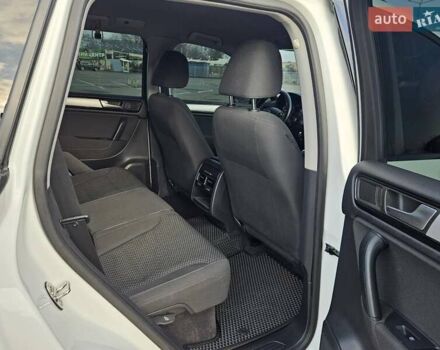 Белый Фольксваген Туарег, объемом двигателя 3 л и пробегом 210 тыс. км за 15900 $, фото 21 на Automoto.ua