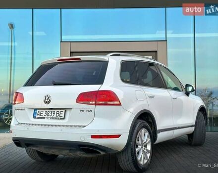 Білий Фольксваген Туарег, об'ємом двигуна 3 л та пробігом 239 тис. км за 19300 $, фото 10 на Automoto.ua