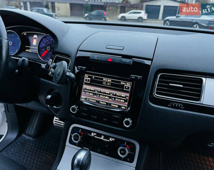 Білий Фольксваген Туарег, об'ємом двигуна 2.97 л та пробігом 344 тис. км за 15900 $, фото 20 на Automoto.ua