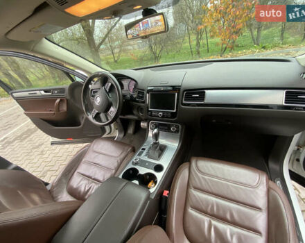 Белый Фольксваген Туарег, объемом двигателя 2.97 л и пробегом 260 тыс. км за 22500 $, фото 62 на Automoto.ua