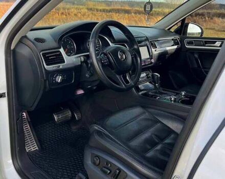 Белый Фольксваген Туарег, объемом двигателя 2.97 л и пробегом 226 тыс. км за 18888 $, фото 12 на Automoto.ua