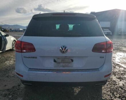 Білий Фольксваген Туарег, об'ємом двигуна 3 л та пробігом 151 тис. км за 1900 $, фото 5 на Automoto.ua