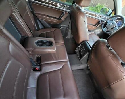 Белый Фольксваген Туарег, объемом двигателя 3 л и пробегом 216 тыс. км за 24000 $, фото 10 на Automoto.ua