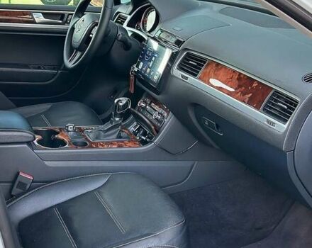 Білий Фольксваген Туарег, об'ємом двигуна 3 л та пробігом 239 тис. км за 19300 $, фото 37 на Automoto.ua