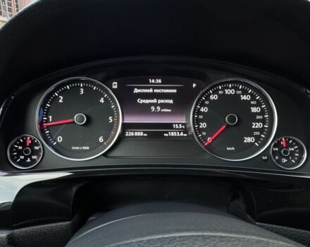 Белый Фольксваген Туарег, объемом двигателя 3 л и пробегом 220 тыс. км за 17700 $, фото 16 на Automoto.ua