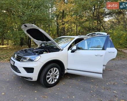 Белый Фольксваген Туарег, объемом двигателя 2.97 л и пробегом 110 тыс. км за 18000 $, фото 8 на Automoto.ua