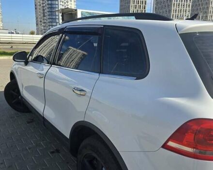 Белый Фольксваген Туарег, объемом двигателя 2.97 л и пробегом 190 тыс. км за 22500 $, фото 3 на Automoto.ua