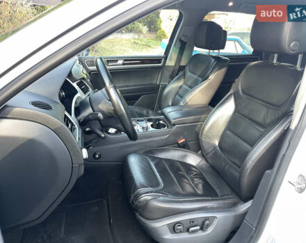 Белый Фольксваген Туарег, объемом двигателя 2.97 л и пробегом 255 тыс. км за 18900 $, фото 15 на Automoto.ua