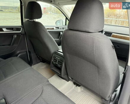 Белый Фольксваген Туарег, объемом двигателя 2.97 л и пробегом 329 тыс. км за 17800 $, фото 11 на Automoto.ua