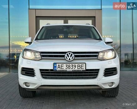 Білий Фольксваген Туарег, об'ємом двигуна 3 л та пробігом 239 тис. км за 19300 $, фото 4 на Automoto.ua