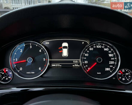 Білий Фольксваген Туарег, об'ємом двигуна 2.97 л та пробігом 344 тис. км за 15900 $, фото 25 на Automoto.ua