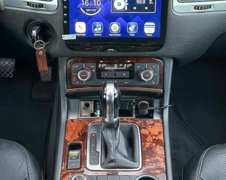 Білий Фольксваген Туарег, об'ємом двигуна 3 л та пробігом 239 тис. км за 19300 $, фото 44 на Automoto.ua