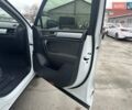 Белый Фольксваген Туарег, объемом двигателя 2.97 л и пробегом 192 тыс. км за 17000 $, фото 26 на Automoto.ua