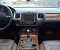 Белый Фольксваген Туарег, объемом двигателя 2.97 л и пробегом 290 тыс. км за 18000 $, фото 21 на Automoto.ua
