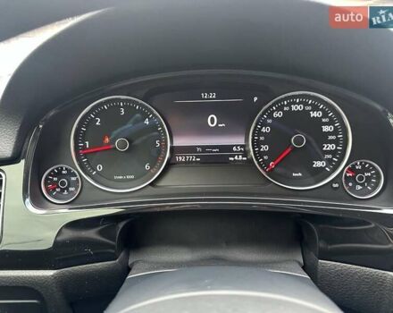 Белый Фольксваген Туарег, объемом двигателя 2.97 л и пробегом 192 тыс. км за 17000 $, фото 11 на Automoto.ua