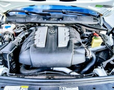 Белый Фольксваген Туарег, объемом двигателя 3 л и пробегом 356 тыс. км за 19600 $, фото 5 на Automoto.ua