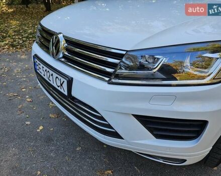 Белый Фольксваген Туарег, объемом двигателя 2.97 л и пробегом 110 тыс. км за 18000 $, фото 7 на Automoto.ua