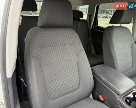 Белый Фольксваген Туарег, объемом двигателя 2.97 л и пробегом 329 тыс. км за 17800 $, фото 14 на Automoto.ua