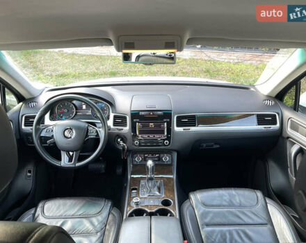 Белый Фольксваген Туарег, объемом двигателя 2.97 л и пробегом 255 тыс. км за 18900 $, фото 17 на Automoto.ua