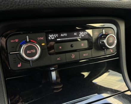 Белый Фольксваген Туарег, объемом двигателя 3 л и пробегом 220 тыс. км за 17700 $, фото 17 на Automoto.ua