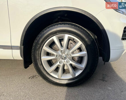 Белый Фольксваген Туарег, объемом двигателя 2.97 л и пробегом 142 тыс. км за 22500 $, фото 11 на Automoto.ua