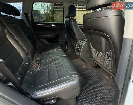 Белый Фольксваген Туарег, объемом двигателя 2.97 л и пробегом 220 тыс. км за 17700 $, фото 25 на Automoto.ua