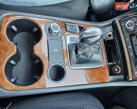 Белый Фольксваген Туарег, объемом двигателя 2.97 л и пробегом 110 тыс. км за 18000 $, фото 23 на Automoto.ua