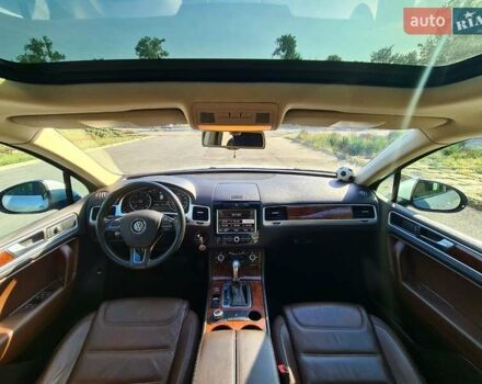 Белый Фольксваген Туарег, объемом двигателя 2.97 л и пробегом 195 тыс. км за 19700 $, фото 20 на Automoto.ua