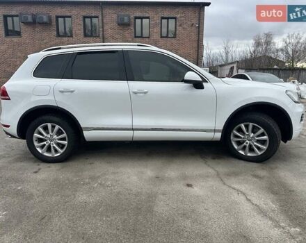 Белый Фольксваген Туарег, объемом двигателя 2.97 л и пробегом 192 тыс. км за 17000 $, фото 4 на Automoto.ua