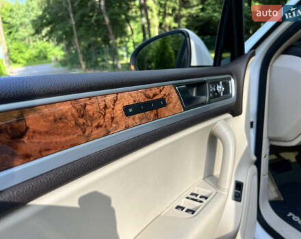Белый Фольксваген Туарег, объемом двигателя 2.97 л и пробегом 299 тыс. км за 16999 $, фото 40 на Automoto.ua