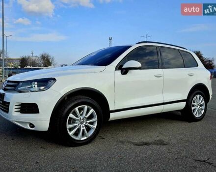 Белый Фольксваген Туарег, объемом двигателя 3 л и пробегом 210 тыс. км за 15900 $, фото 3 на Automoto.ua