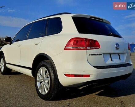 Белый Фольксваген Туарег, объемом двигателя 3 л и пробегом 210 тыс. км за 15900 $, фото 6 на Automoto.ua