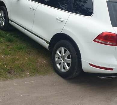 Белый Фольксваген Туарег, объемом двигателя 3 л и пробегом 170 тыс. км за 26400 $, фото 4 на Automoto.ua