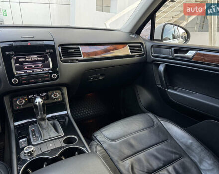 Белый Фольксваген Туарег, объемом двигателя 2.97 л и пробегом 220 тыс. км за 17700 $, фото 21 на Automoto.ua