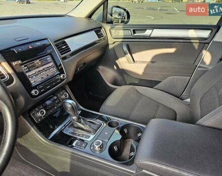 Белый Фольксваген Туарег, объемом двигателя 3 л и пробегом 210 тыс. км за 15900 $, фото 19 на Automoto.ua