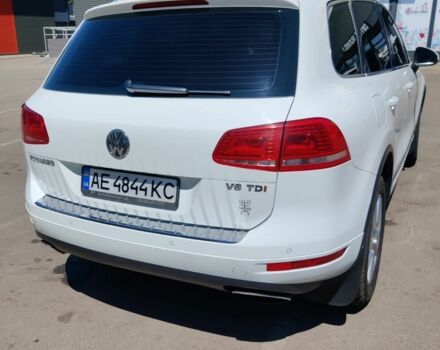 Белый Фольксваген Туарег, объемом двигателя 3 л и пробегом 207 тыс. км за 17000 $, фото 1 на Automoto.ua