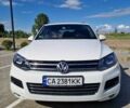 Белый Фольксваген Туарег, объемом двигателя 3 л и пробегом 185 тыс. км за 23000 $, фото 1 на Automoto.ua