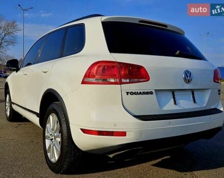Белый Фольксваген Туарег, объемом двигателя 3 л и пробегом 210 тыс. км за 15900 $, фото 7 на Automoto.ua