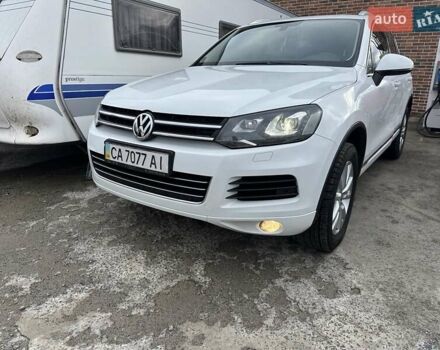 Белый Фольксваген Туарег, объемом двигателя 2.97 л и пробегом 192 тыс. км за 17000 $, фото 2 на Automoto.ua