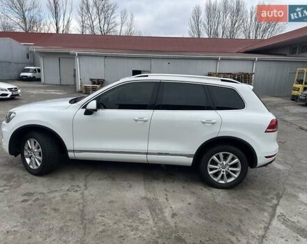 Белый Фольксваген Туарег, объемом двигателя 2.97 л и пробегом 192 тыс. км за 17000 $, фото 3 на Automoto.ua